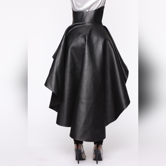 Fashion Nova Black Skirt with Belted Detail - Picture 4 of 11